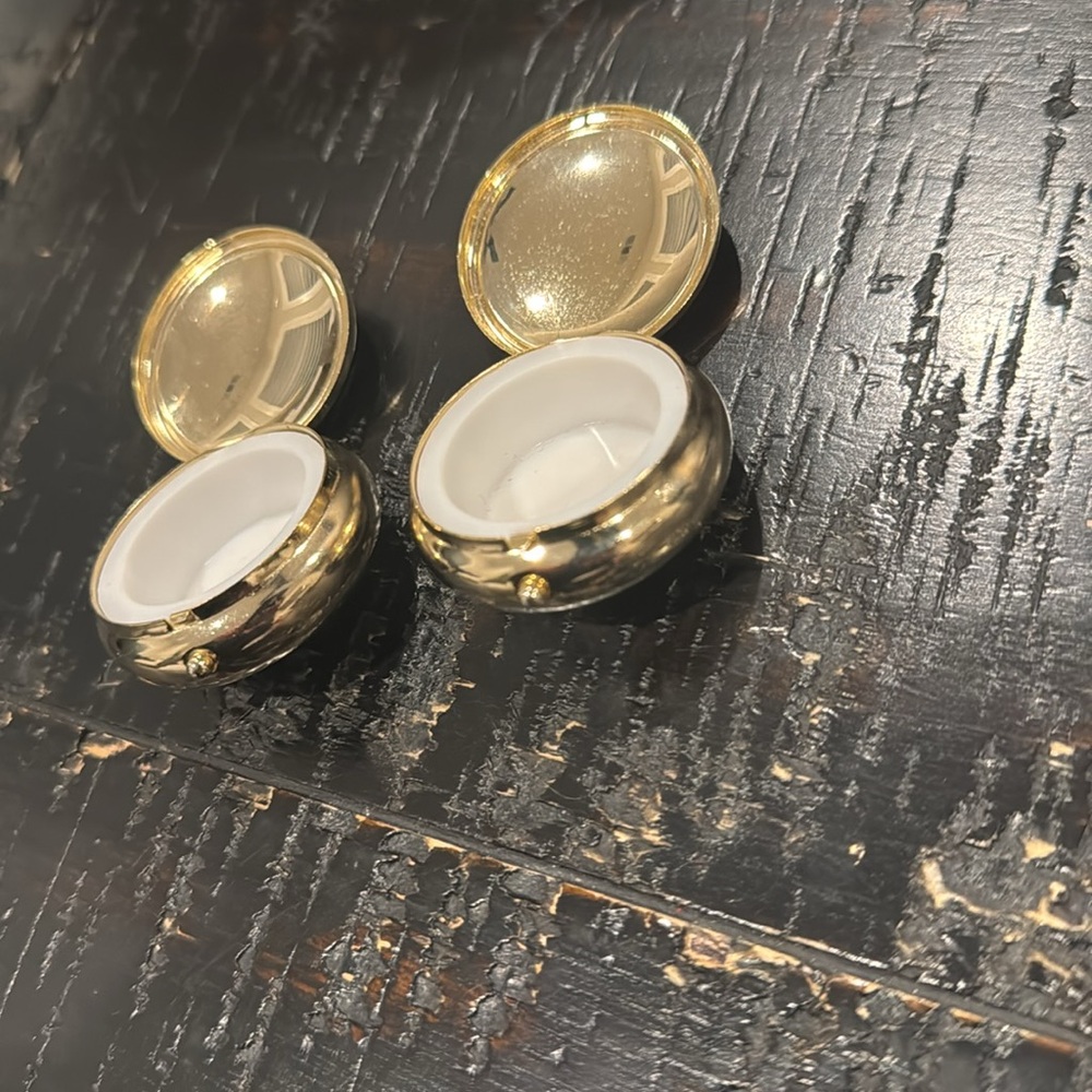 Two small pill containers - Picture 3 of 4